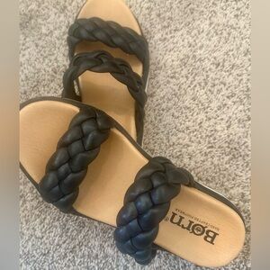Born Leather Freesia Sandals Black leather size 6.